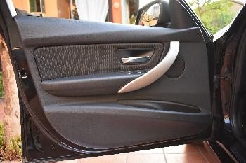 BMW 318d BUSINESS ADVANTAGE AUTOM. (NAVI + PDC + PARK ASSISTANT) 