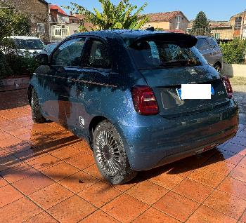 FIAT 500e 42 kWh ICON (TETTO PANORAMICO+RETROCAM.)